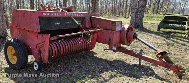 image for item EJ7418 Massey Ferguson 124 small square baler