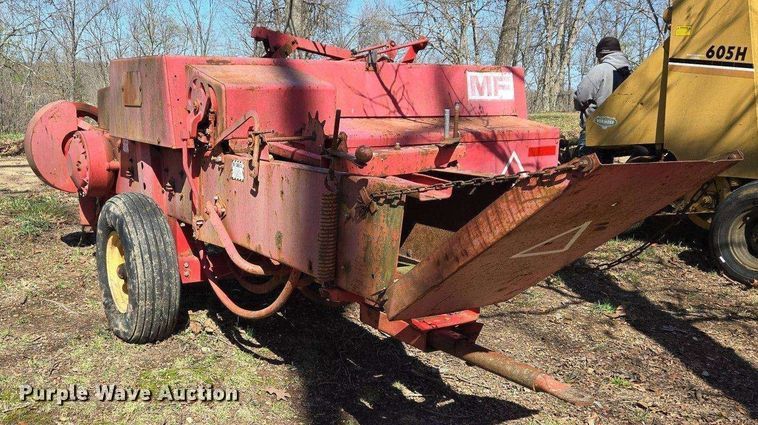 image for item EJ7418 Massey Ferguson 124 small square baler