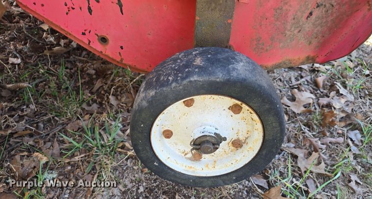 image for item EJ7418 Massey Ferguson 124 small square baler