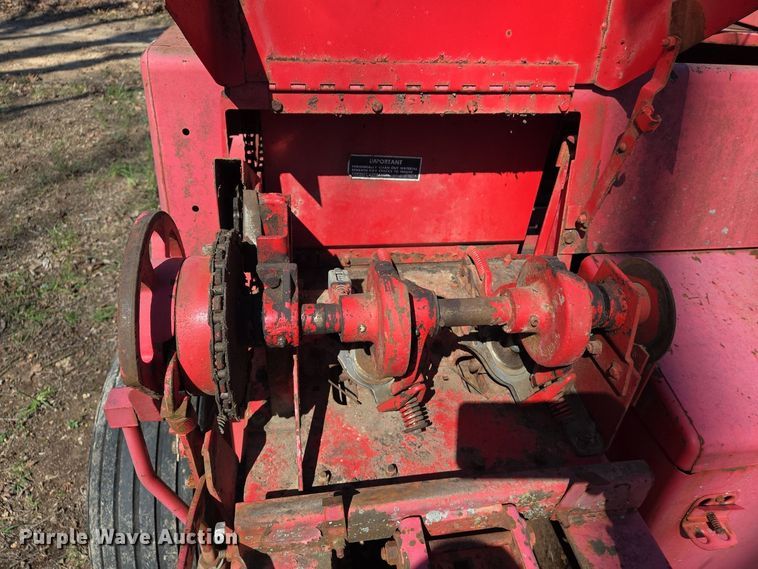 image for item EJ7418 Massey Ferguson 124 small square baler