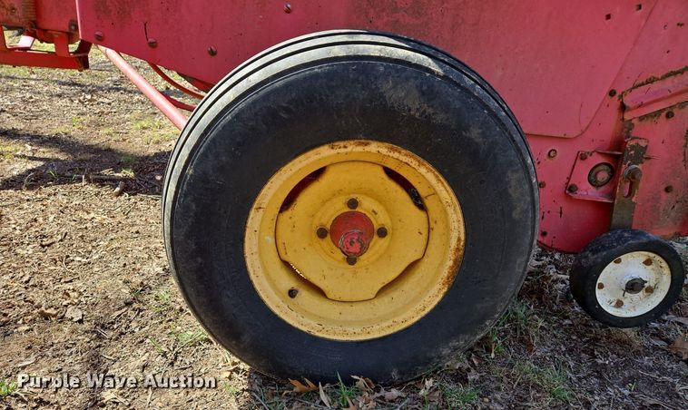 image for item EJ7418 Massey Ferguson 124 small square baler