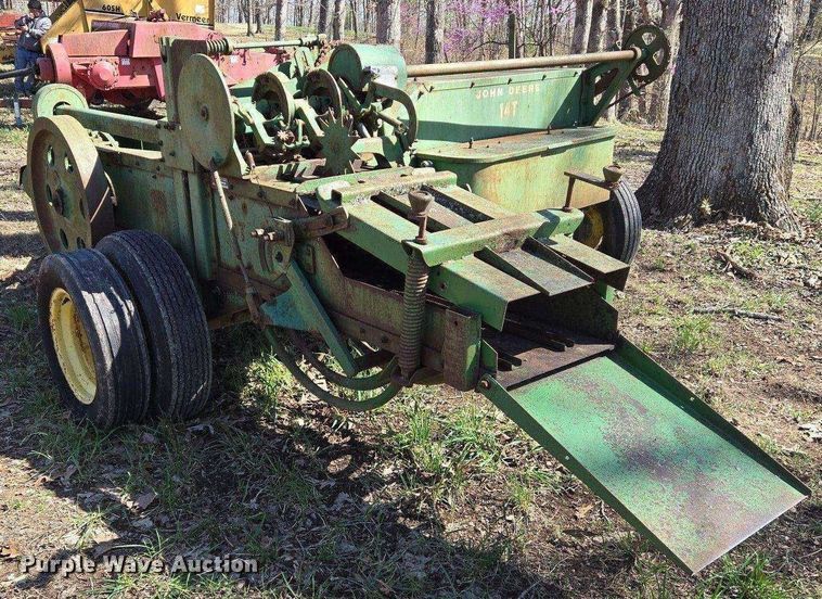 image for item EJ7419 John Deere 14T small square baler