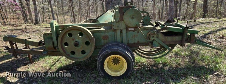 image for item EJ7419 John Deere 14T small square baler