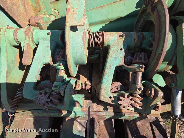 image for item EJ7419 John Deere 14T small square baler