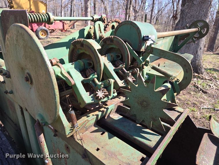 image for item EJ7419 John Deere 14T small square baler