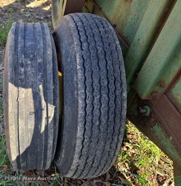 image for item EJ7419 John Deere 14T small square baler