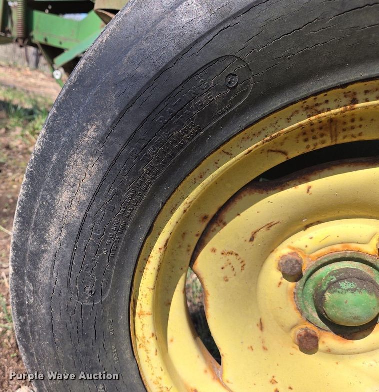 image for item EJ7419 John Deere 14T small square baler