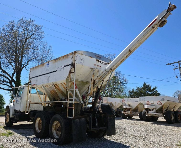 image for item EJ7459 1995 International 4900 fertilizer delivery truck