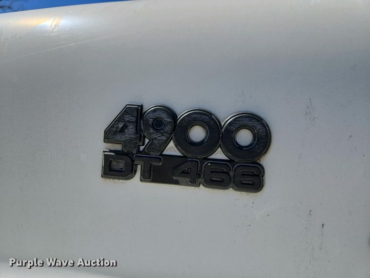 image for item EJ7459 1995 International 4900 fertilizer delivery truck