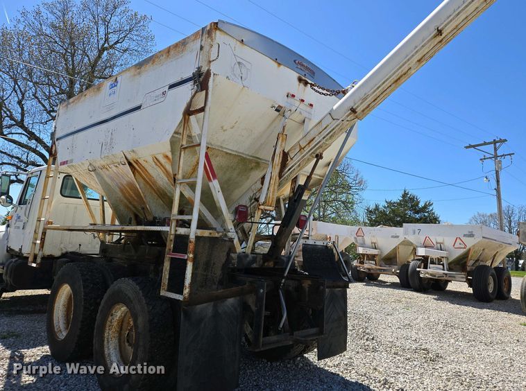 image for item EJ7459 1995 International 4900 fertilizer delivery truck