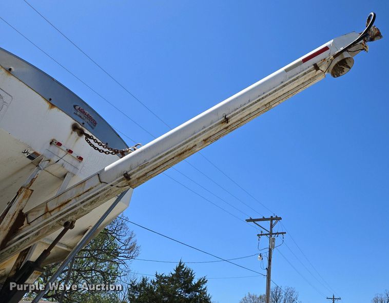 image for item EJ7459 1995 International 4900 fertilizer delivery truck