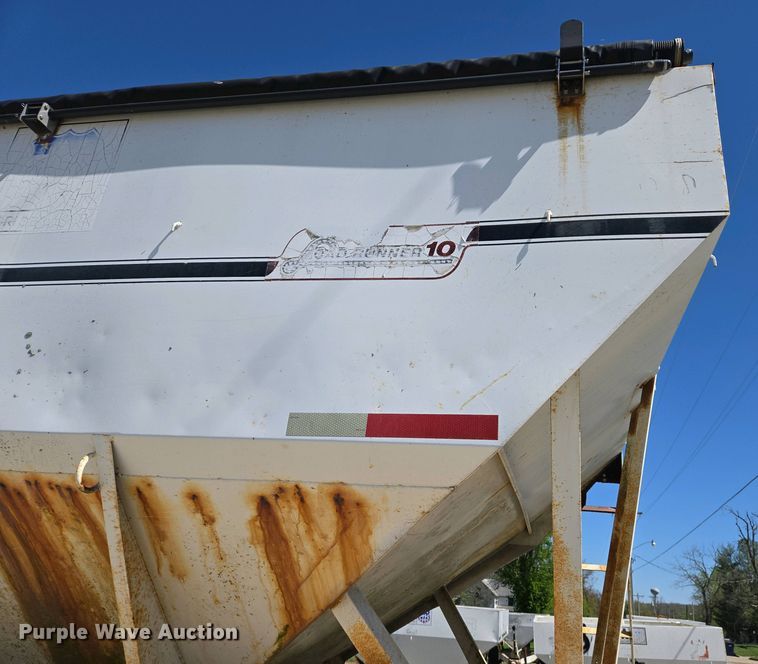 image for item EJ7459 1995 International 4900 fertilizer delivery truck