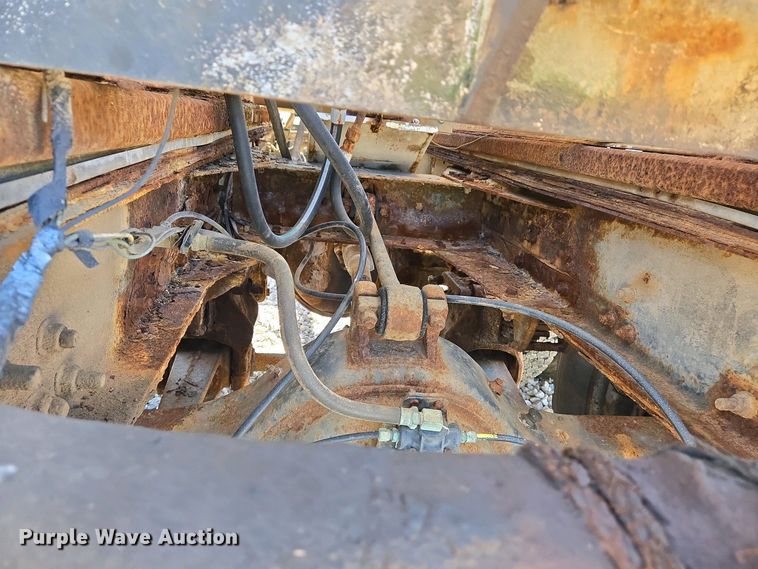 image for item EJ7459 1995 International 4900 fertilizer delivery truck