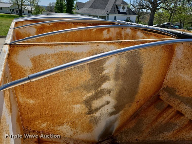 image for item EJ7459 1995 International 4900 fertilizer delivery truck