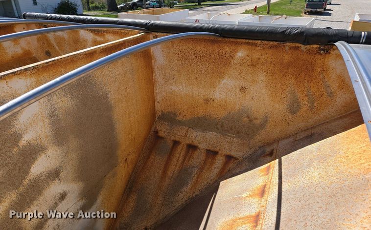 image for item EJ7459 1995 International 4900 fertilizer delivery truck