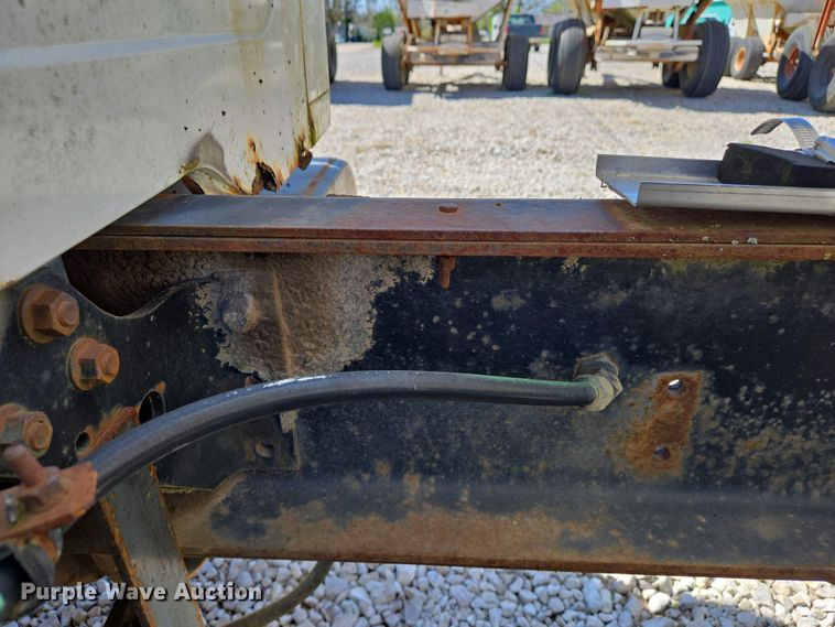 image for item EJ7459 1995 International 4900 fertilizer delivery truck