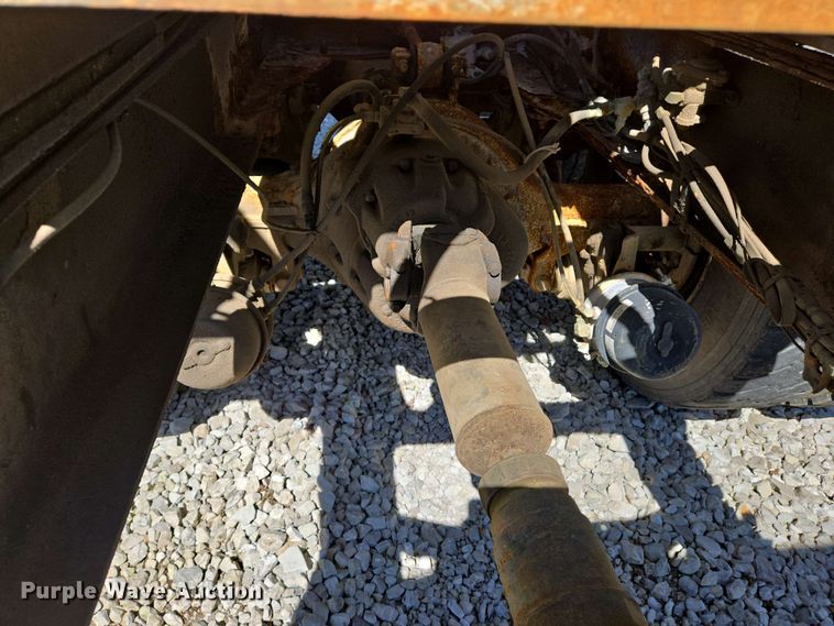 image for item EJ7459 1995 International 4900 fertilizer delivery truck