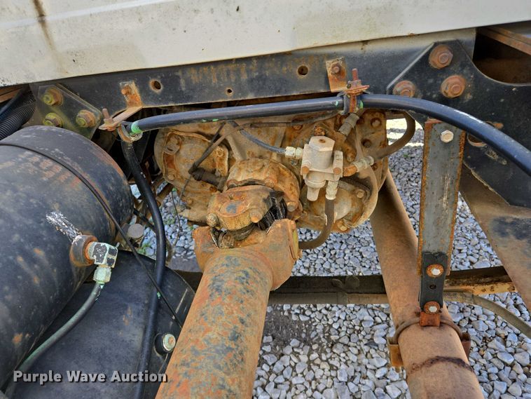 image for item EJ7459 1995 International 4900 fertilizer delivery truck