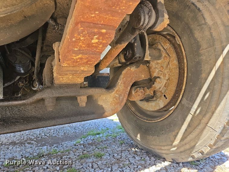 image for item EJ7459 1995 International 4900 fertilizer delivery truck