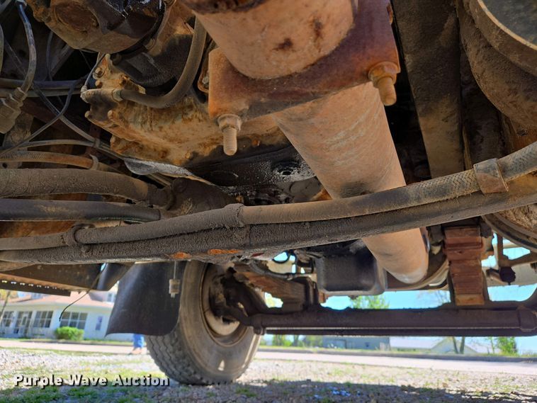 image for item EJ7459 1995 International 4900 fertilizer delivery truck