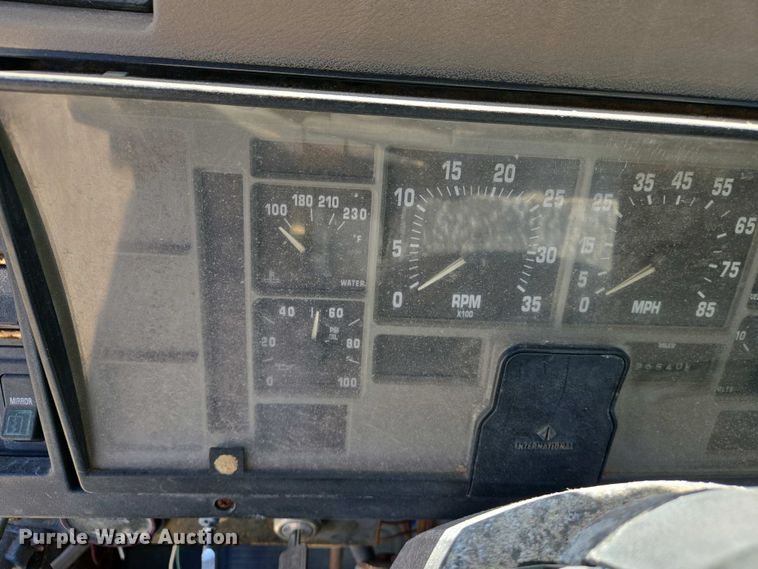 image for item EJ7459 1995 International 4900 fertilizer delivery truck