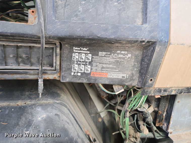 image for item EJ7459 1995 International 4900 fertilizer delivery truck