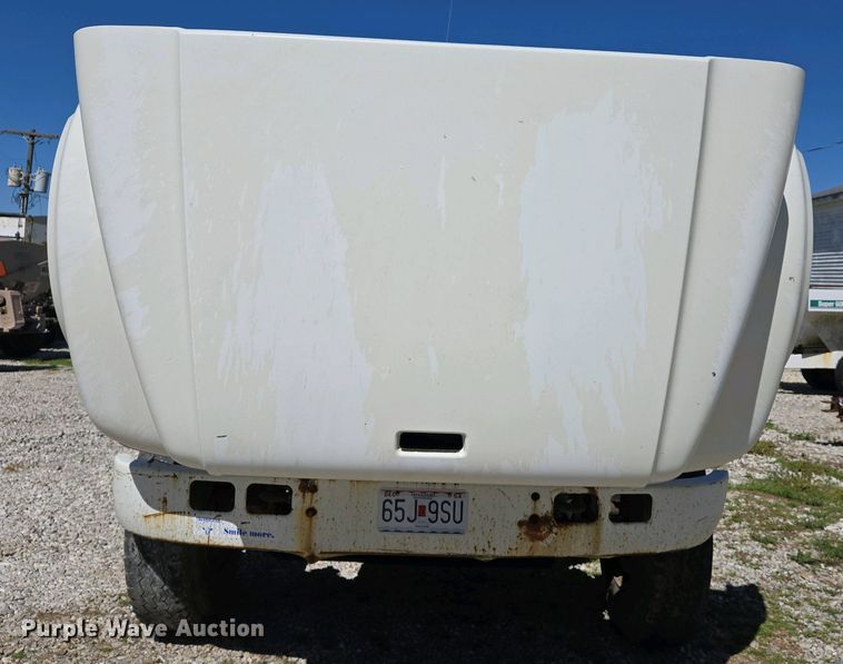 image for item EJ7459 1995 International 4900 fertilizer delivery truck