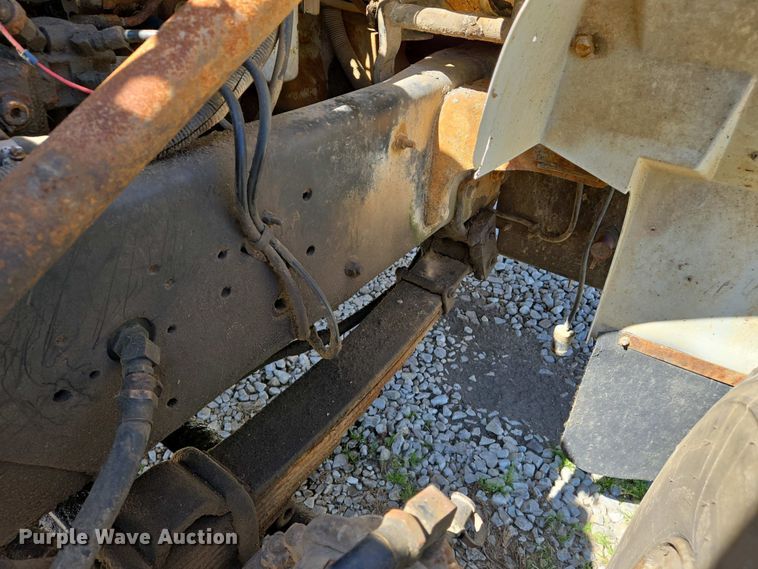 image for item EJ7459 1995 International 4900 fertilizer delivery truck