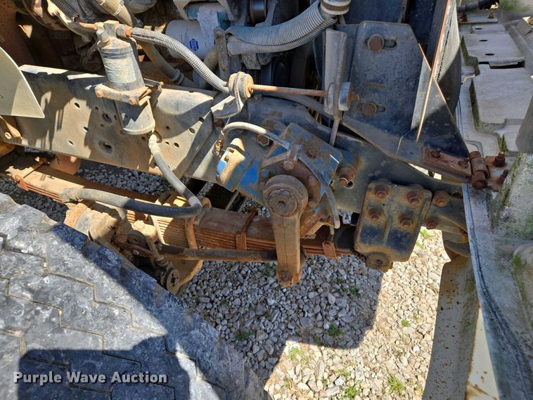 image for item EJ7459 1995 International 4900 fertilizer delivery truck