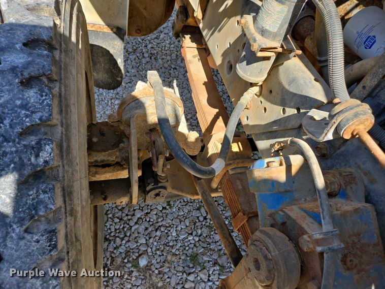 image for item EJ7459 1995 International 4900 fertilizer delivery truck