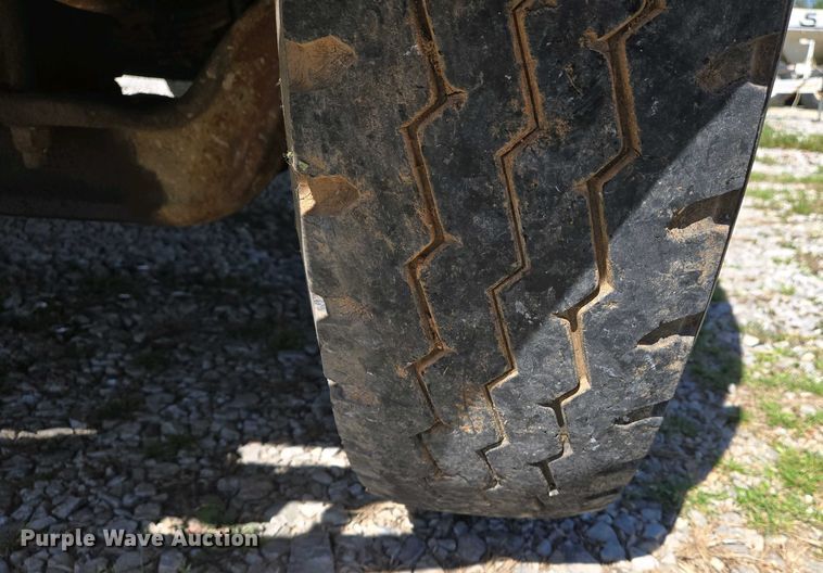 image for item EJ7459 1995 International 4900 fertilizer delivery truck