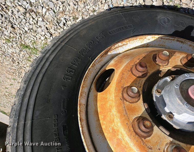 image for item EJ7459 1995 International 4900 fertilizer delivery truck