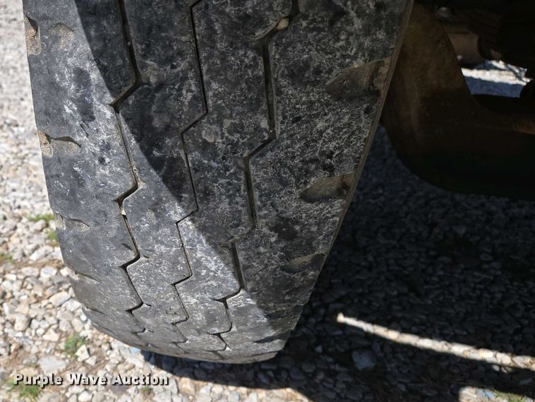 image for item EJ7459 1995 International 4900 fertilizer delivery truck