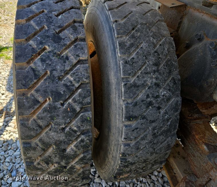 image for item EJ7459 1995 International 4900 fertilizer delivery truck