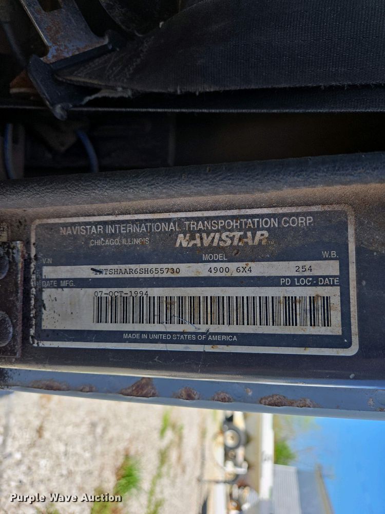 image for item EJ7459 1995 International 4900 fertilizer delivery truck