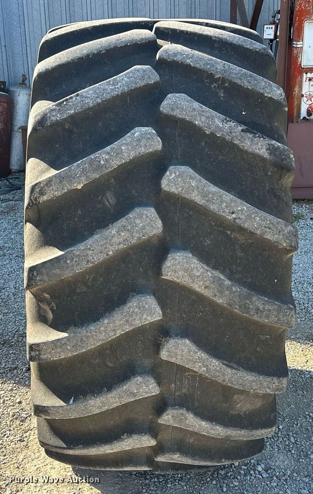 image for item EK2914 (2) Firestone 90060R32 tires