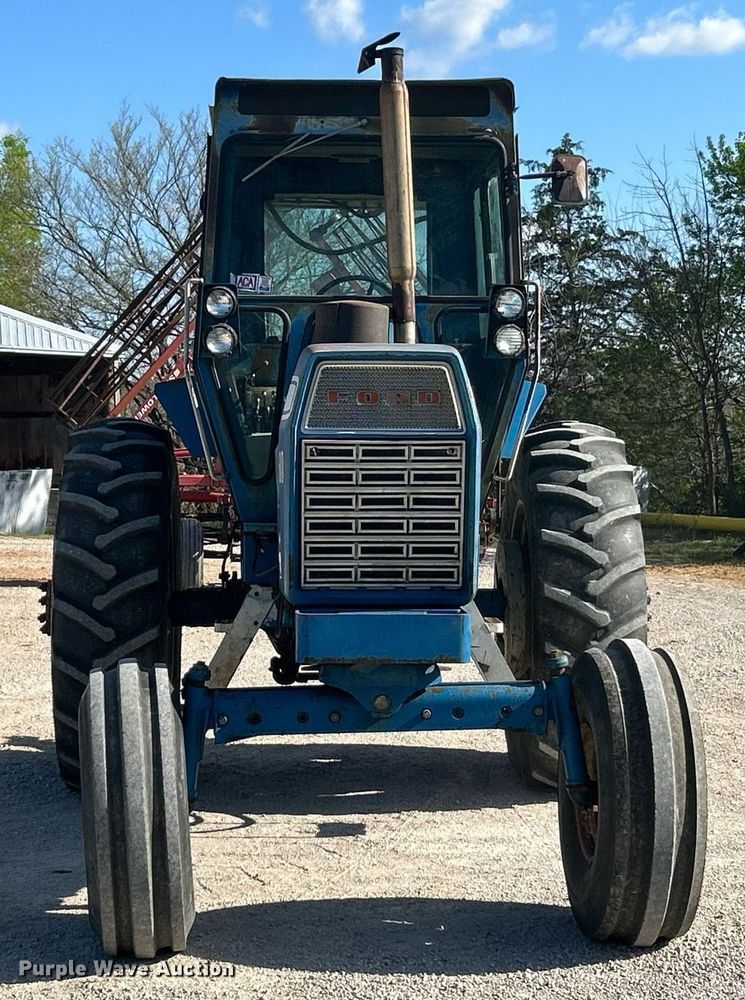 image for item EK2915 1974 Ford 9600 tractor