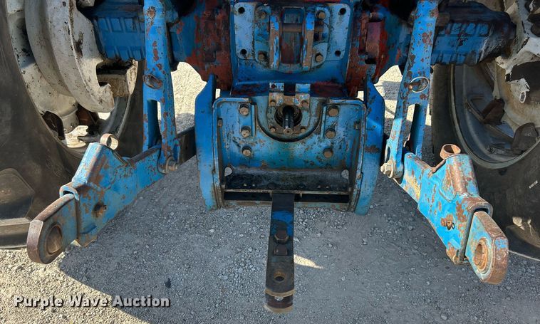 image for item EK2915 1974 Ford 9600 tractor