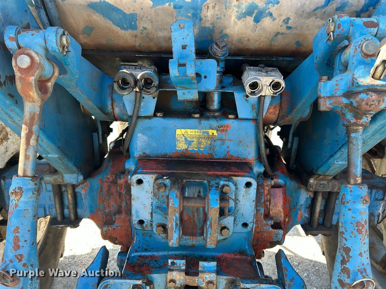 image for item EK2915 1974 Ford 9600 tractor