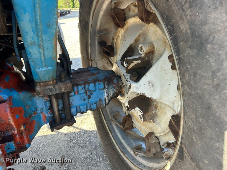 image for item EK2915 1974 Ford 9600 tractor