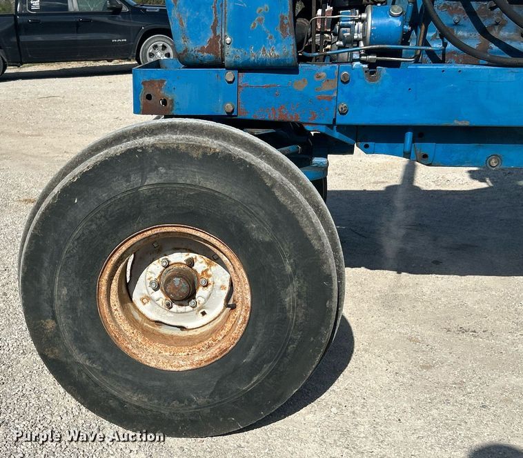 image for item EK2915 1974 Ford 9600 tractor