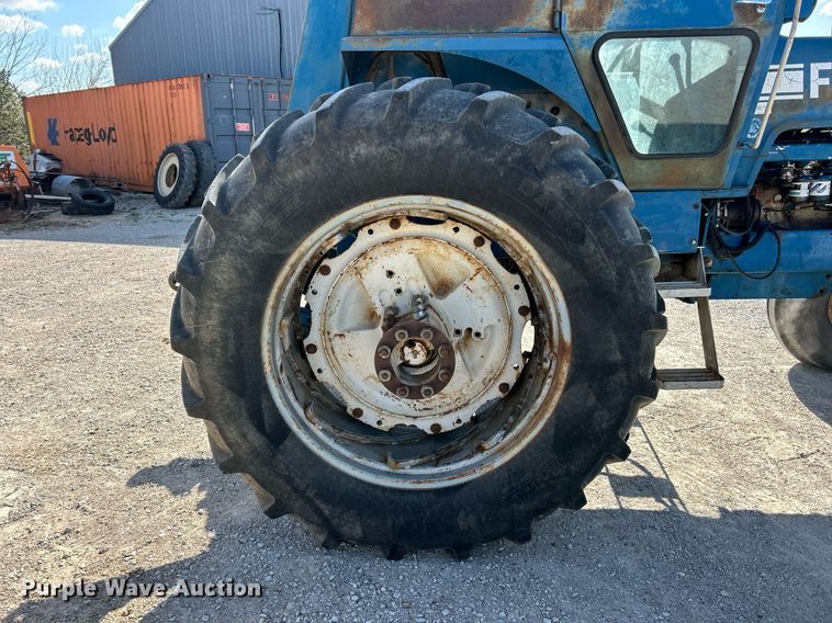 image for item EK2915 1974 Ford 9600 tractor