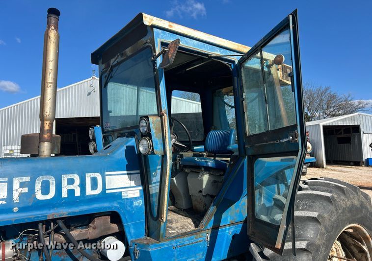 image for item EK2915 1974 Ford 9600 tractor
