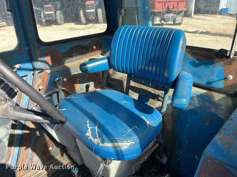 image for item EK2915 1974 Ford 9600 tractor