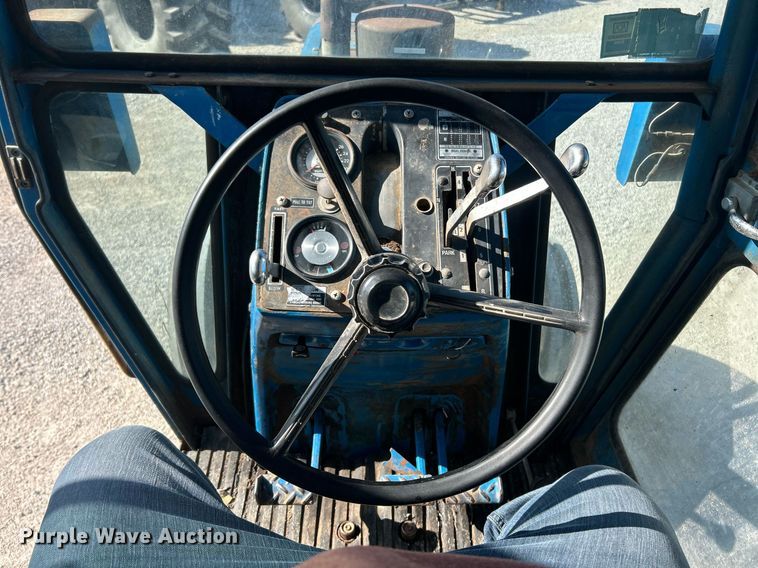 image for item EK2915 1974 Ford 9600 tractor