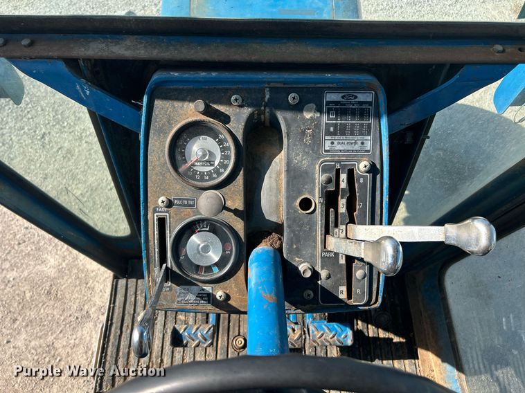 image for item EK2915 1974 Ford 9600 tractor