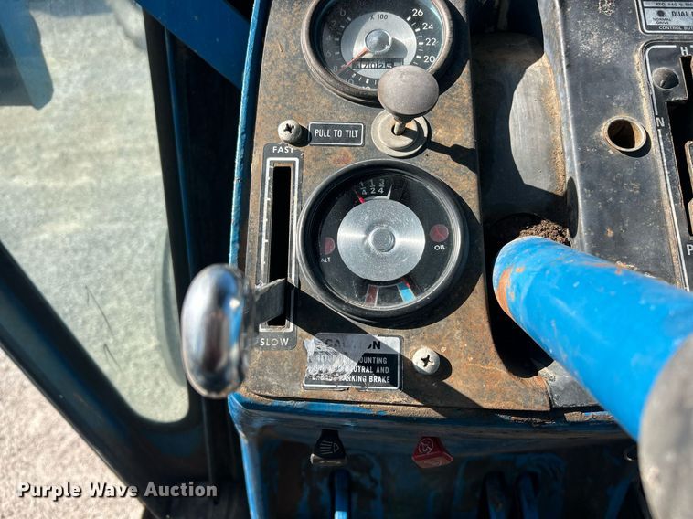 image for item EK2915 1974 Ford 9600 tractor