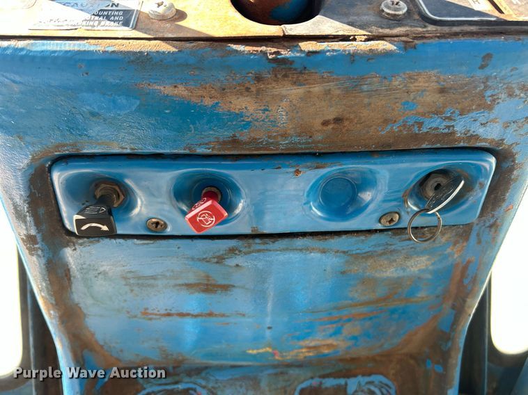 image for item EK2915 1974 Ford 9600 tractor