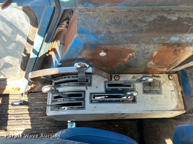 image for item EK2915 1974 Ford 9600 tractor