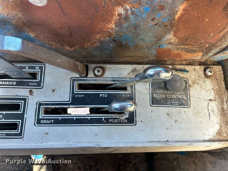 image for item EK2915 1974 Ford 9600 tractor